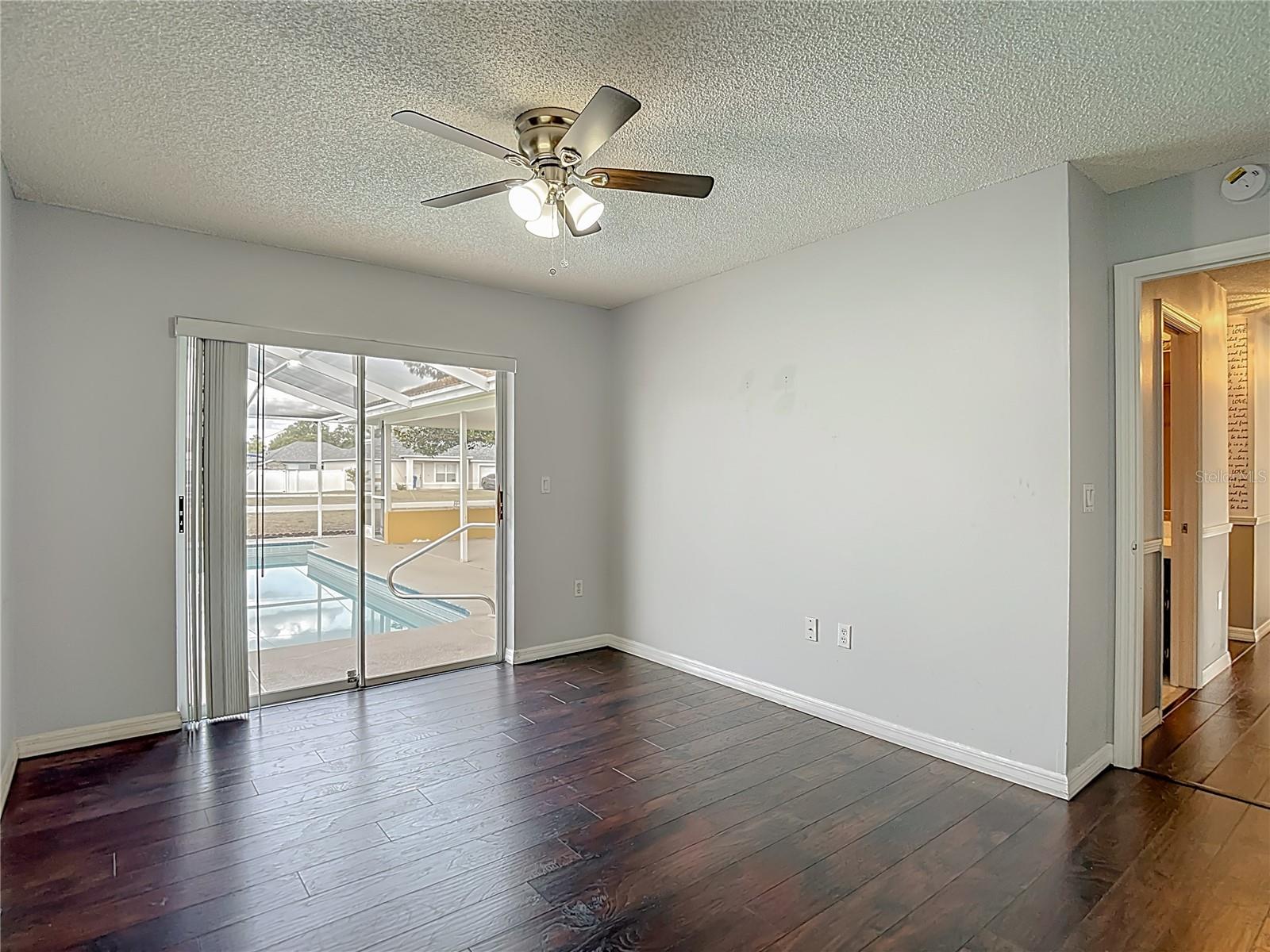 Listing photo id 35 for 1093 Dunlap Avenue