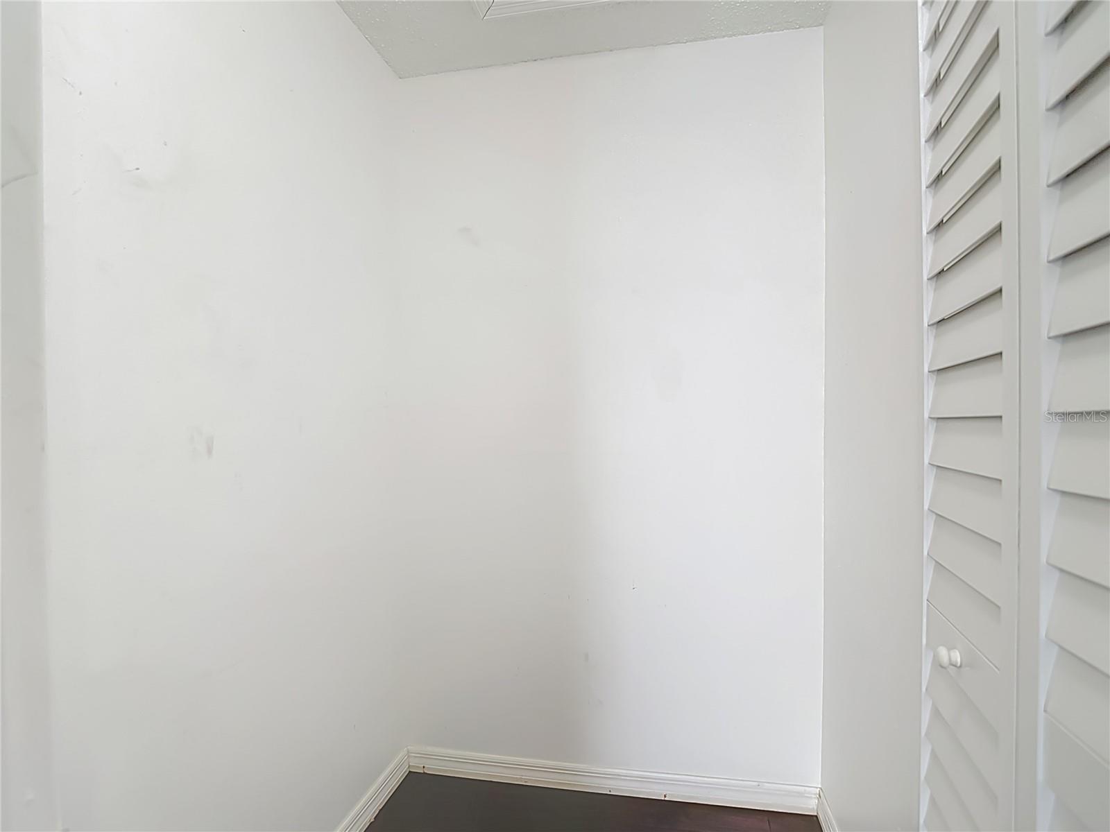 Listing photo id 36 for 1093 Dunlap Avenue