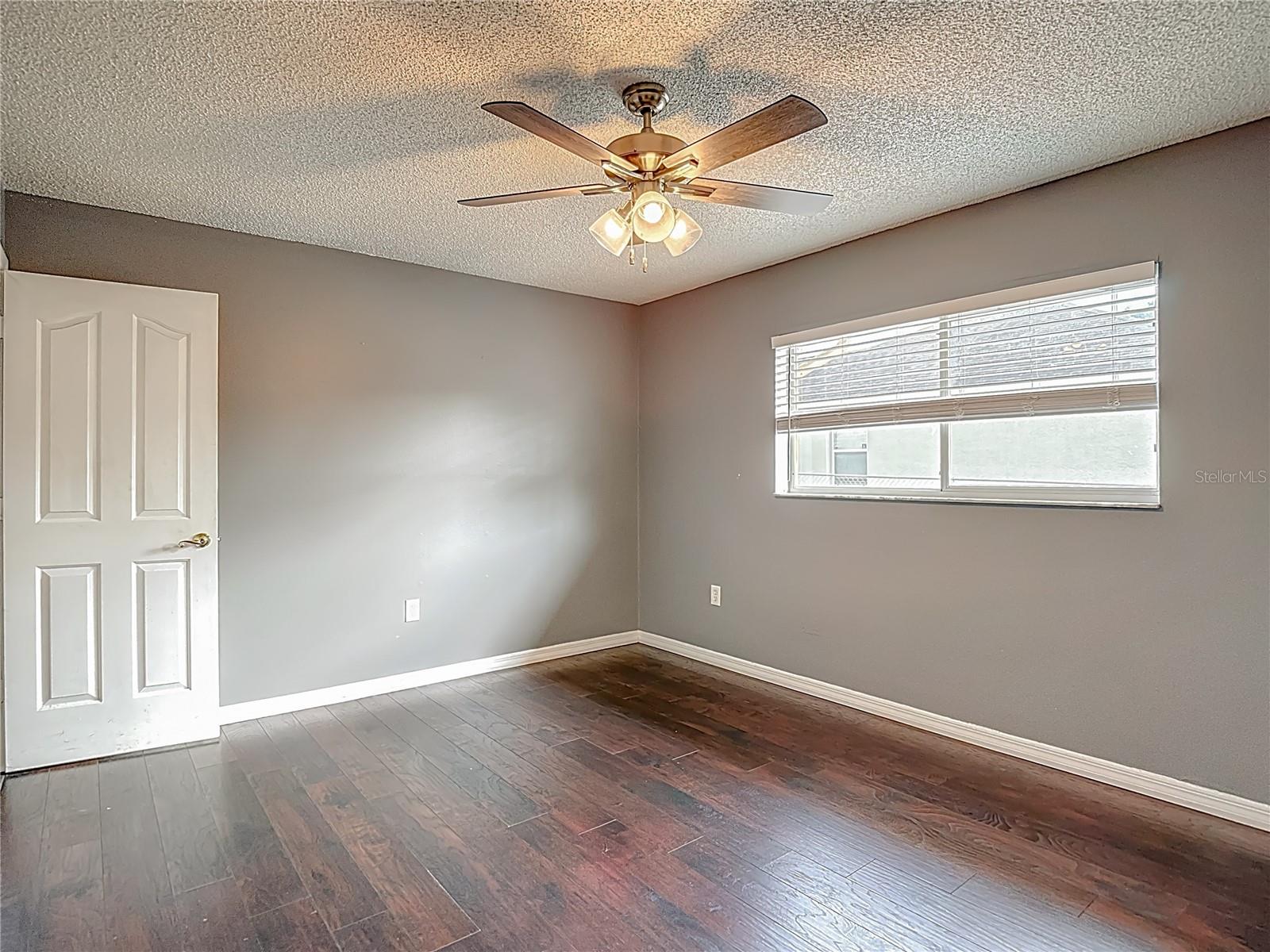 Listing photo id 40 for 1093 Dunlap Avenue