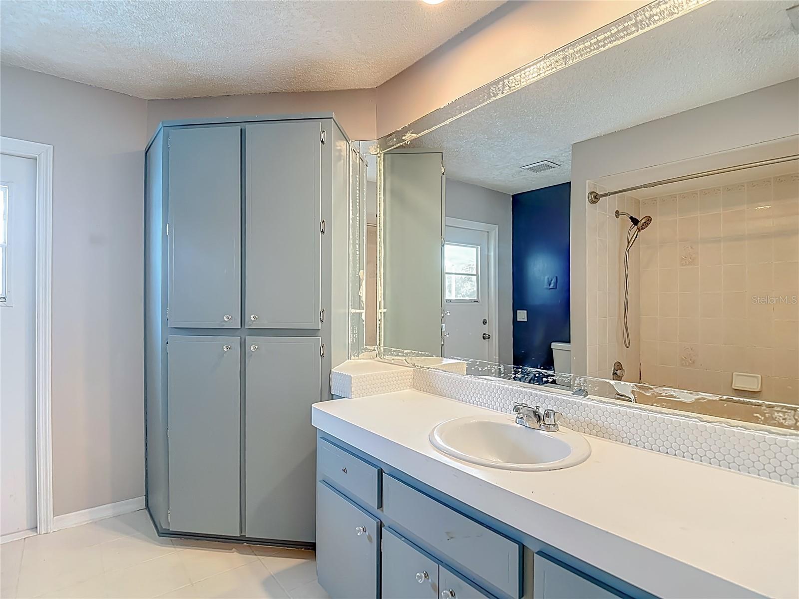 Listing photo id 41 for 1093 Dunlap Avenue