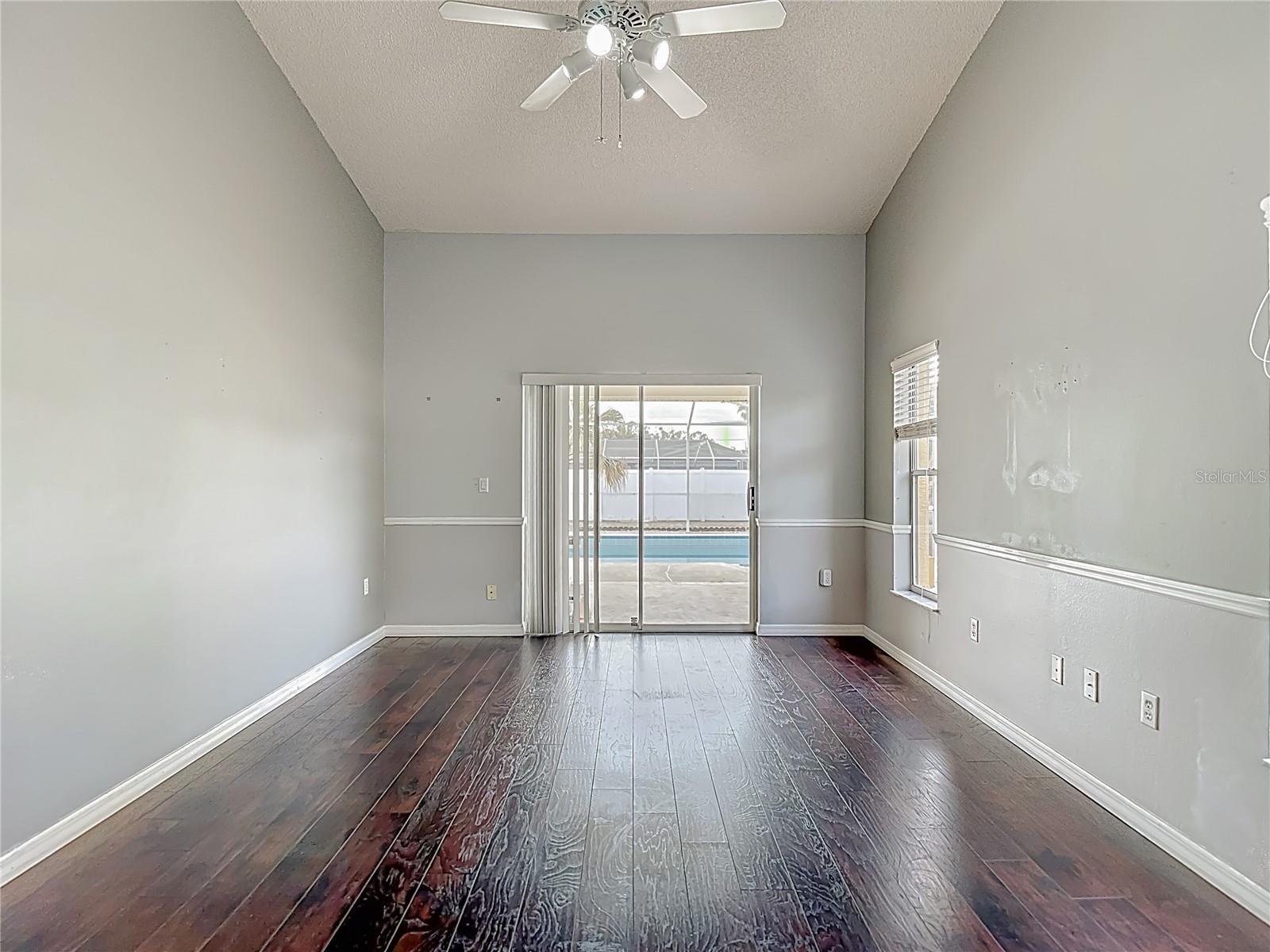 Listing photo id 44 for 1093 Dunlap Avenue