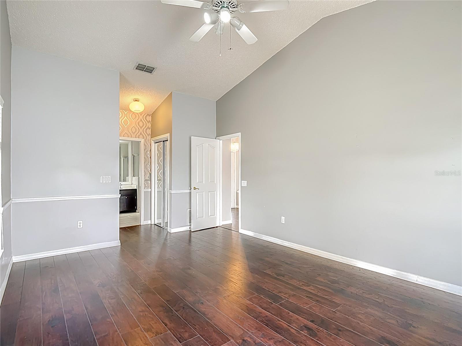 Listing photo id 46 for 1093 Dunlap Avenue