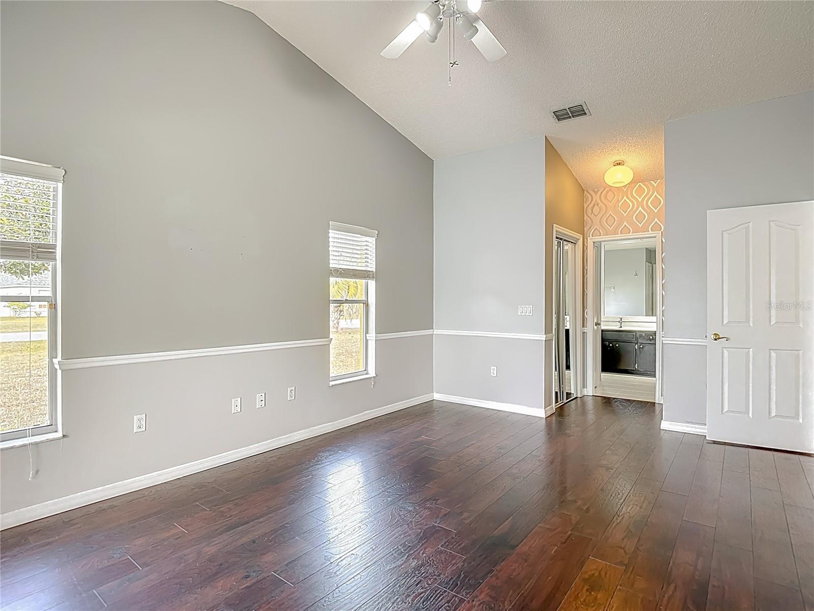 Listing photo id 47 for 1093 Dunlap Avenue