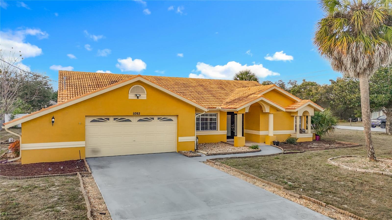 Listing photo id 3 for 1093 Dunlap Avenue