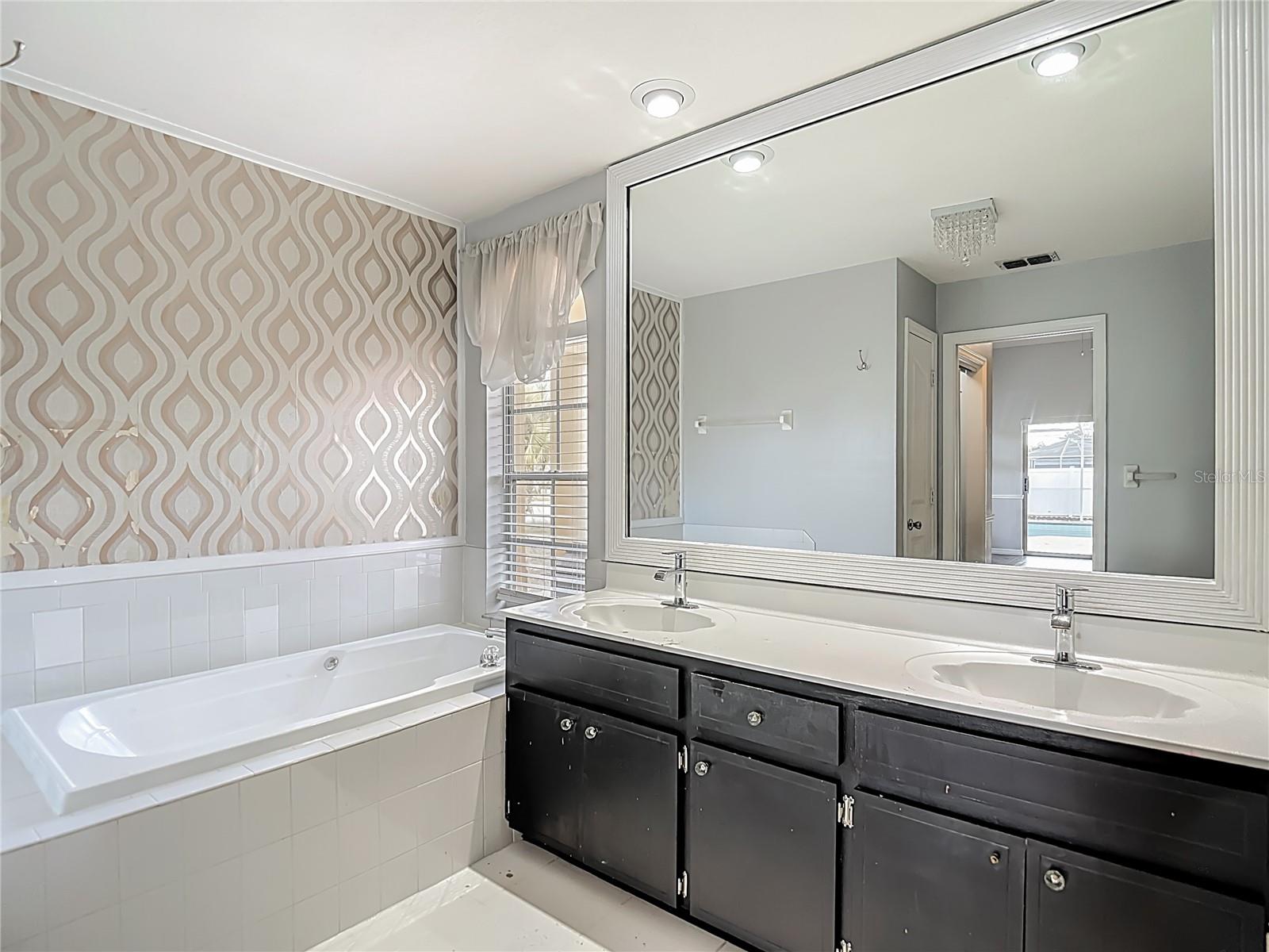 Listing photo id 49 for 1093 Dunlap Avenue