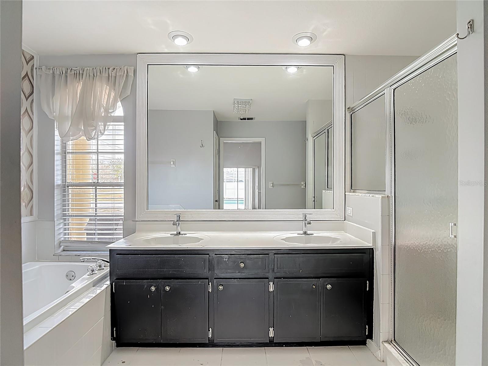 Listing photo id 50 for 1093 Dunlap Avenue