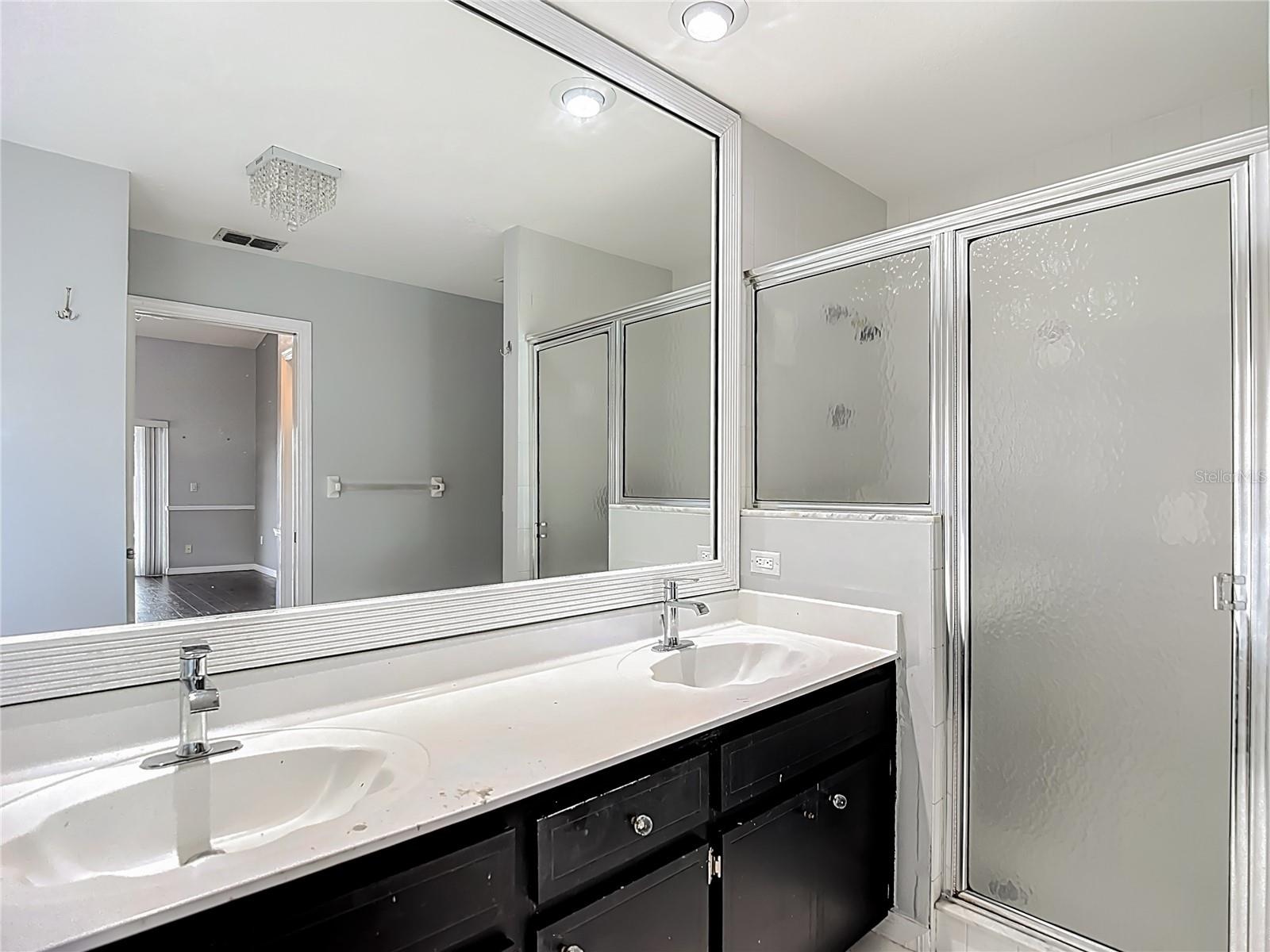 Listing photo id 51 for 1093 Dunlap Avenue