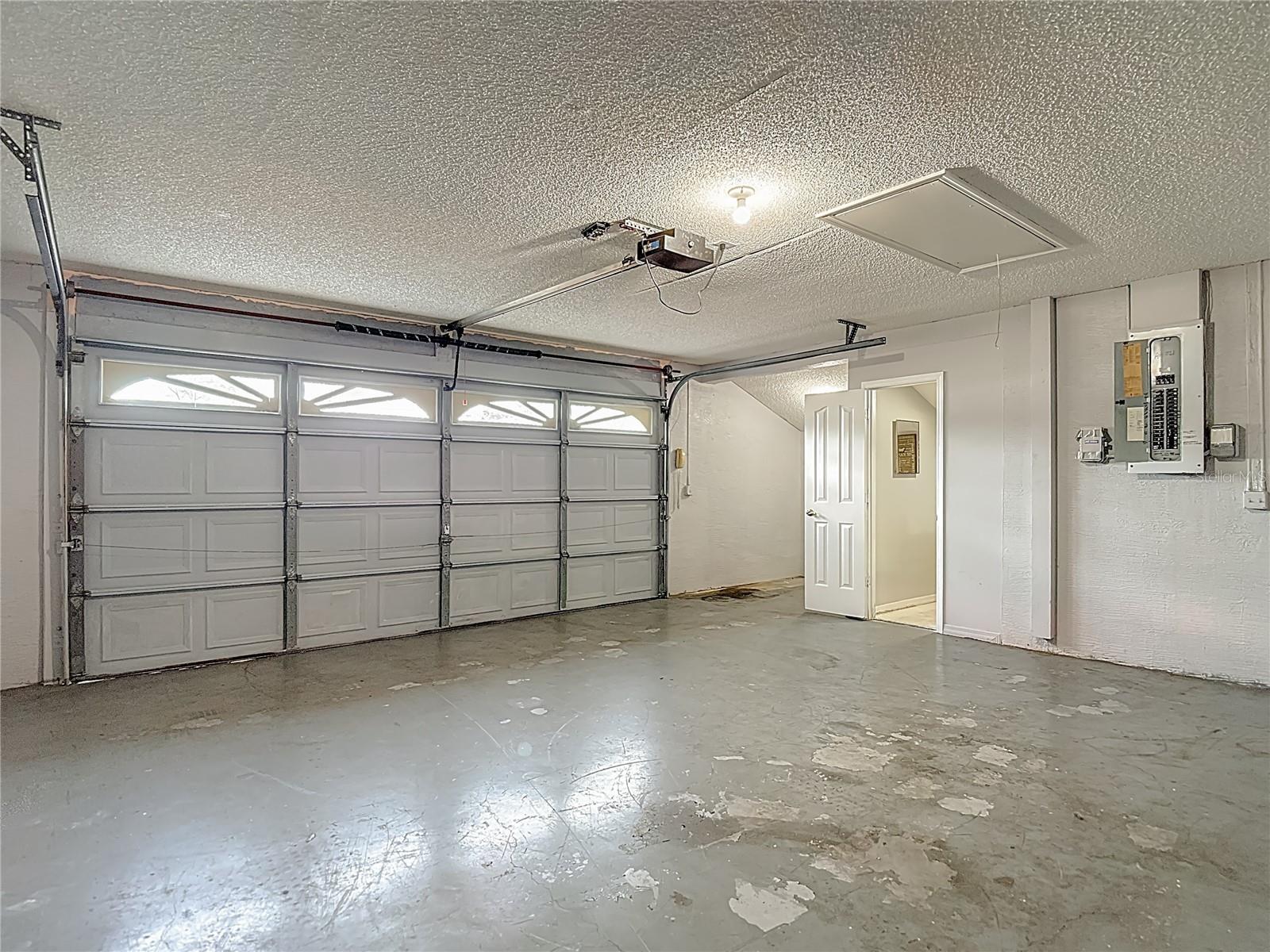 Listing photo id 53 for 1093 Dunlap Avenue