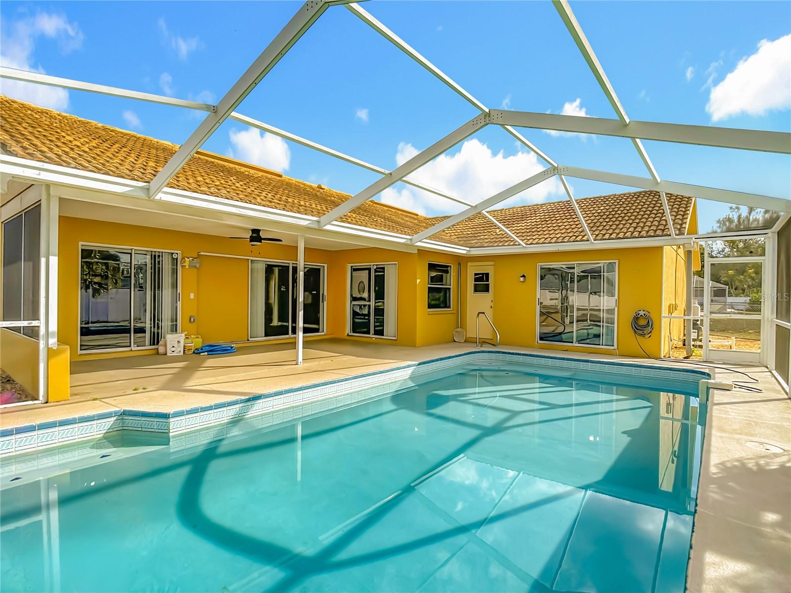 Listing photo id 62 for 1093 Dunlap Avenue