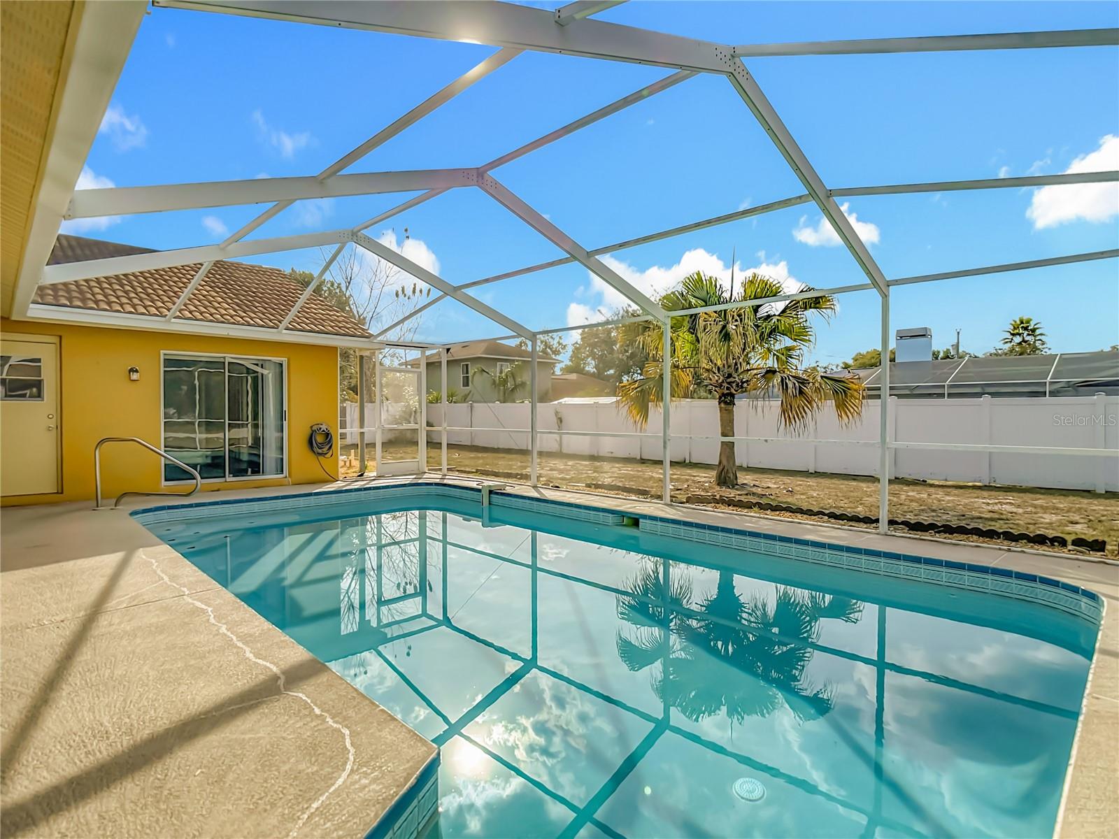 Listing photo id 63 for 1093 Dunlap Avenue