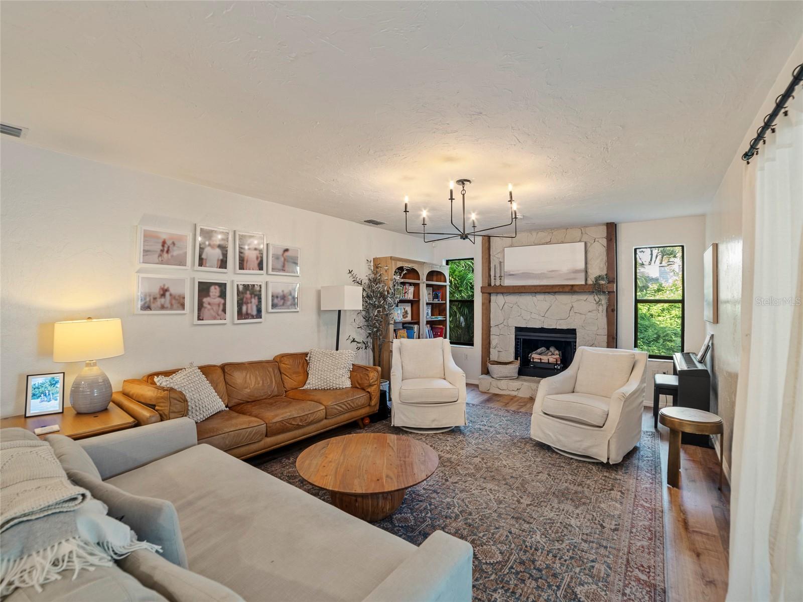 Image 10 of 33 For 8108 Glenbrooke Place