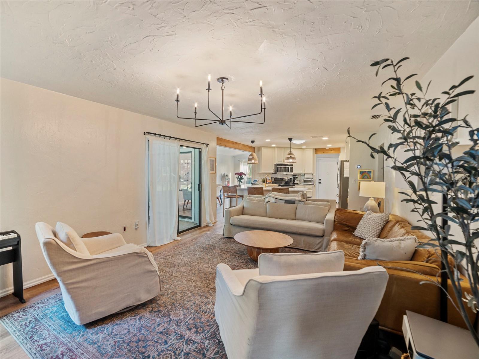 Image 14 of 33 For 8108 Glenbrooke Place