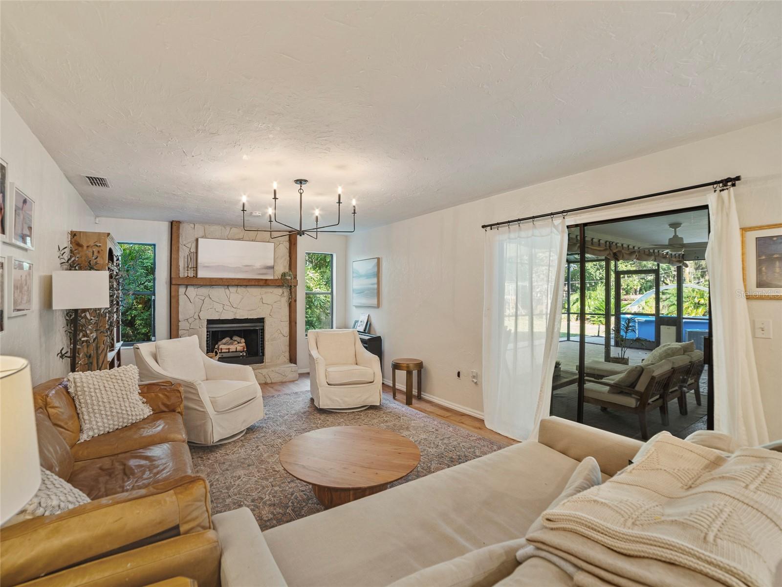 Image 9 of 33 For 8108 Glenbrooke Place