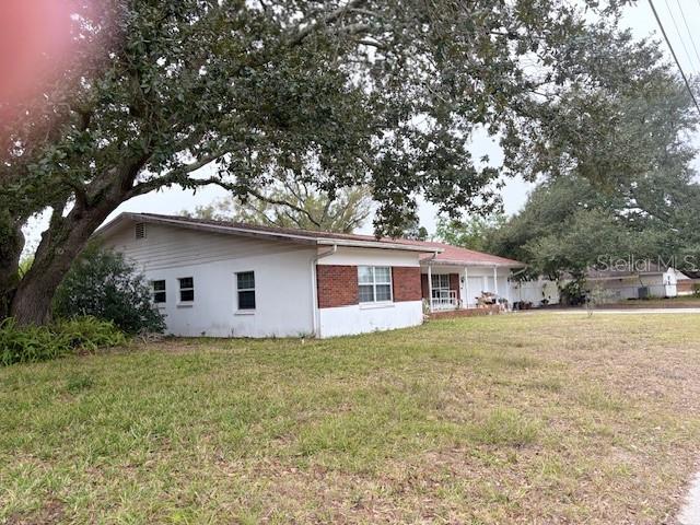 Listing photo id 17 for 6121 Whiteway Drive