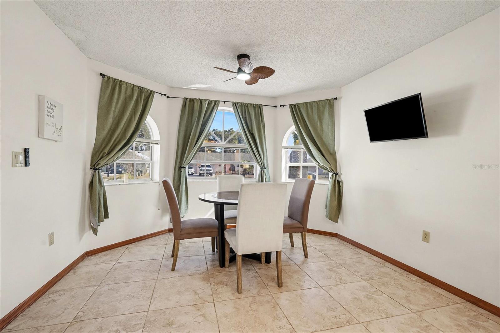 Image 8 of 36 For 8970 Lismore Court