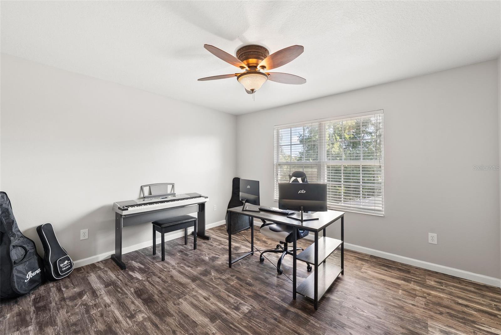 Image 30 of 44 For 14019 Crater Circle