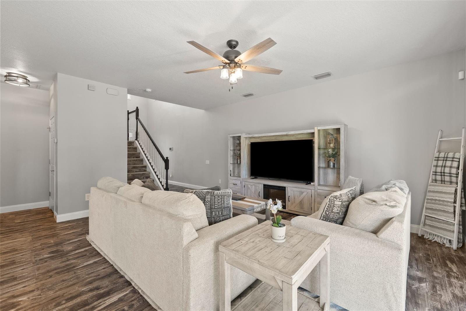 Image 6 of 44 For 14019 Crater Circle