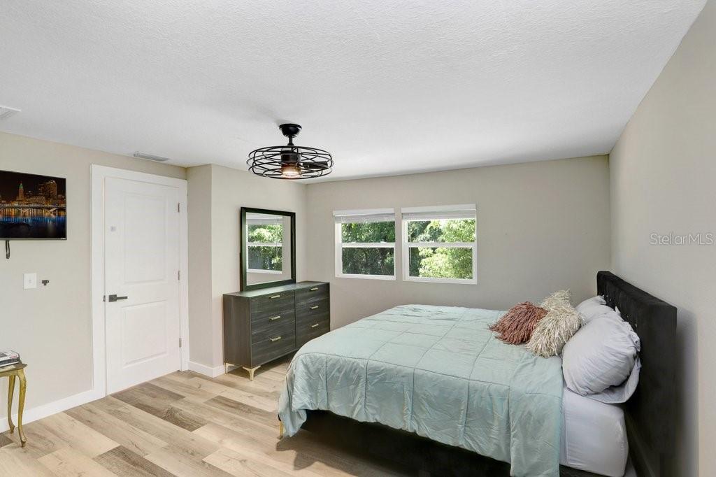 Listing photo id 11 for 7208 Ola Avenue