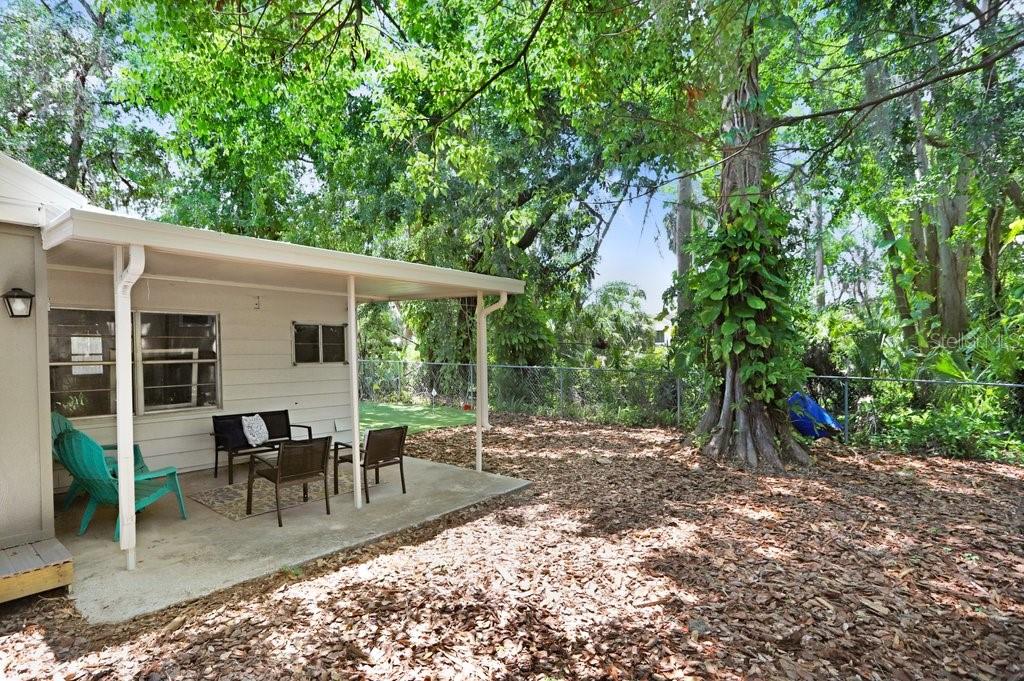 Listing photo id 18 for 7208 Ola Avenue