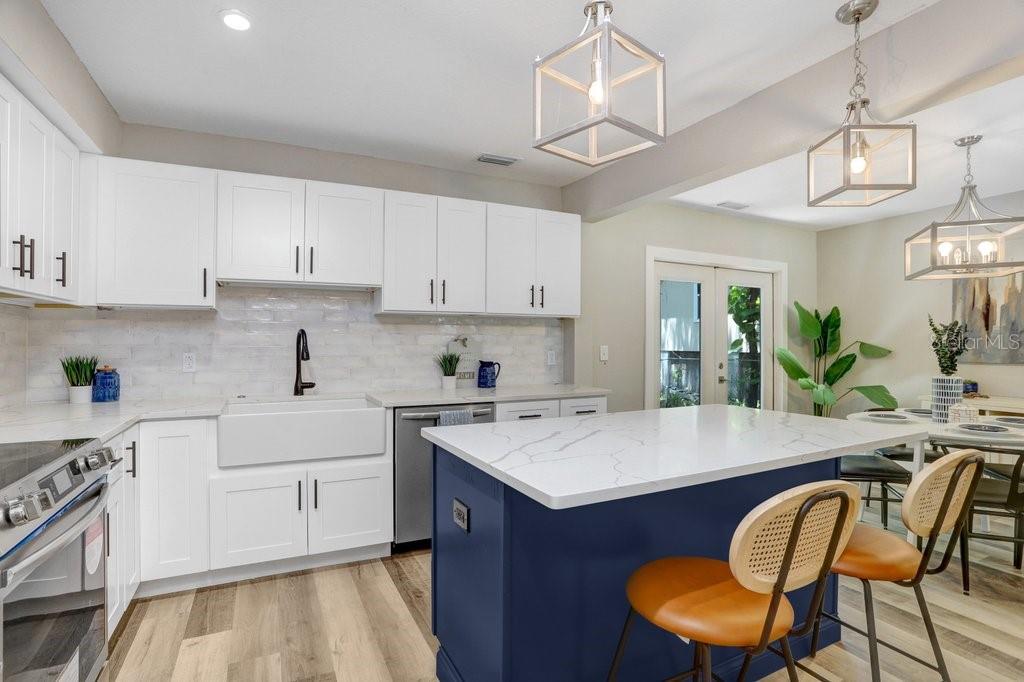 Listing photo id 2 for 7208 Ola Avenue