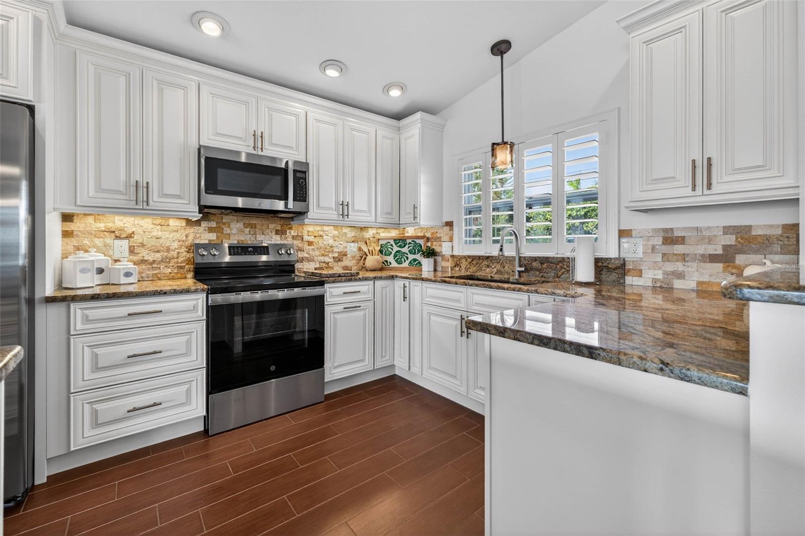 Image 24 of 51 For 333 La Hacienda Drive