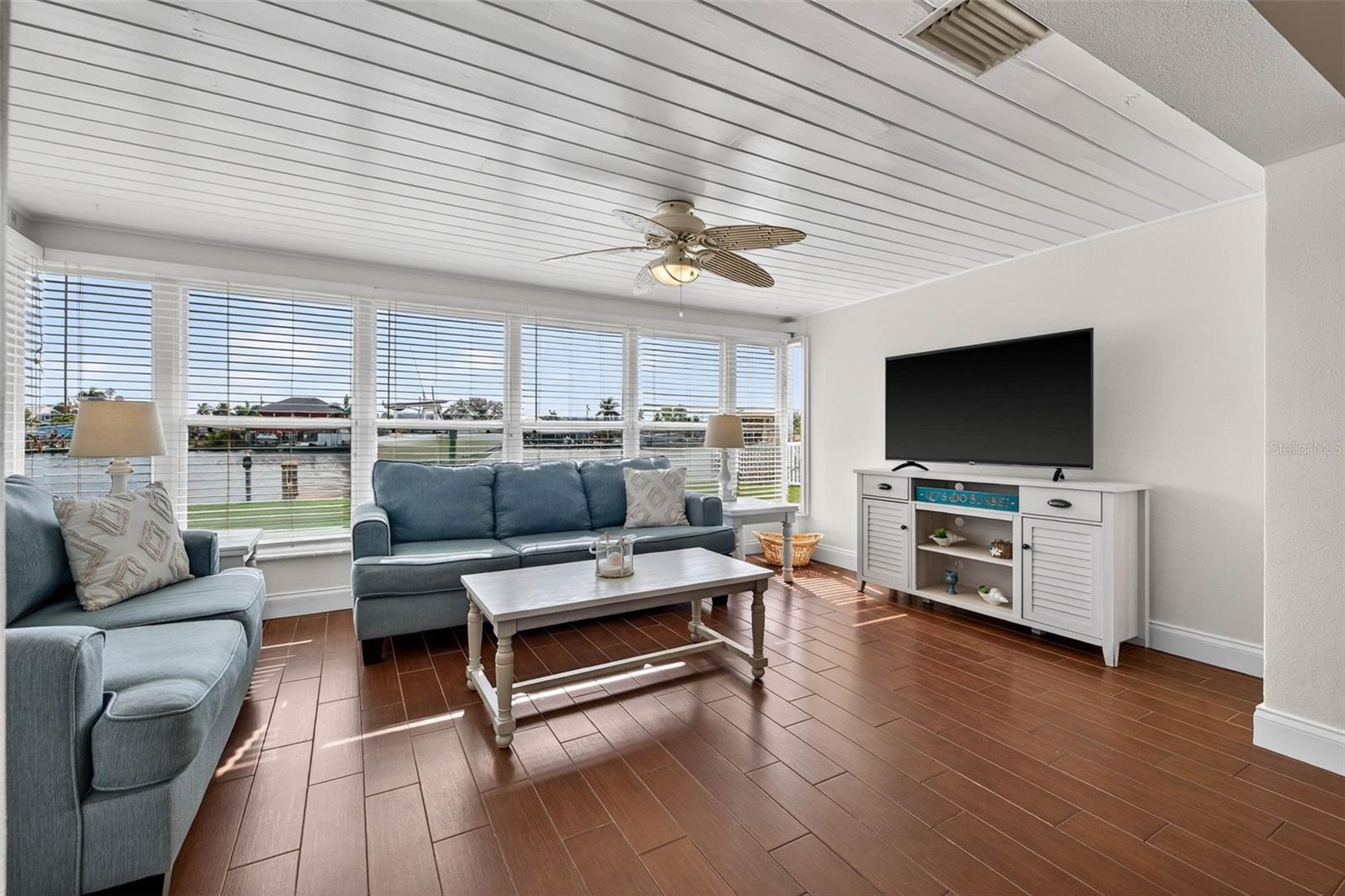 Image 30 of 51 For 333 La Hacienda Drive