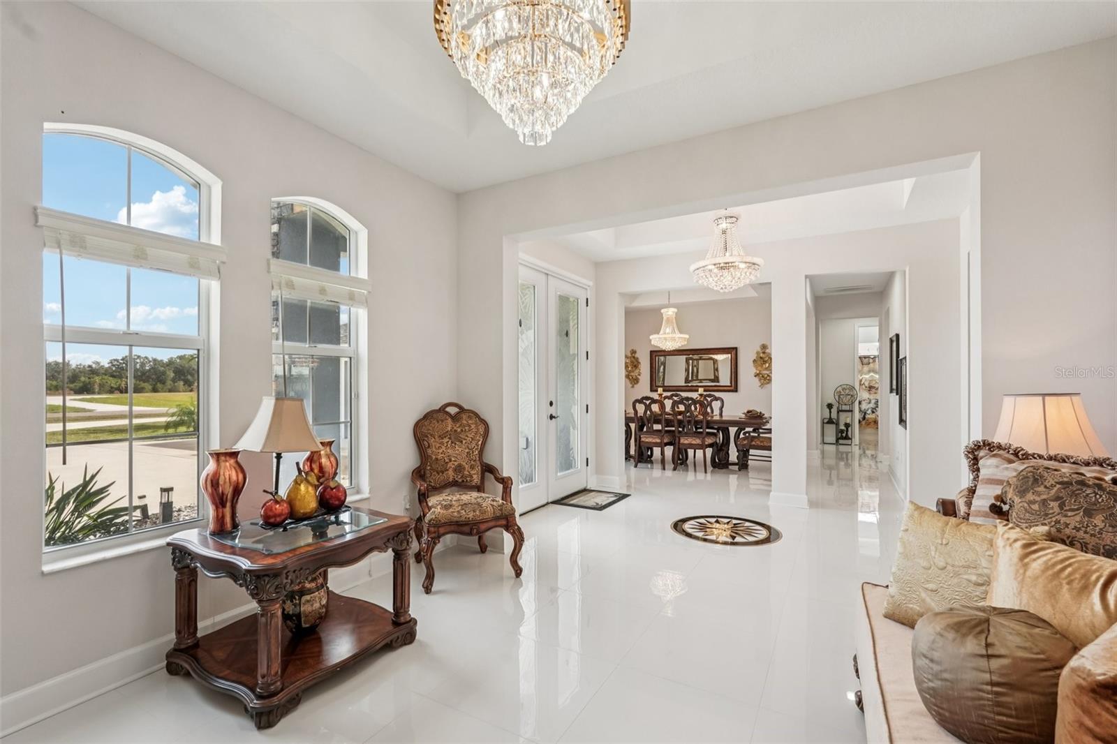 Listing photo id 8 for 5027 Lake Toscana Drive