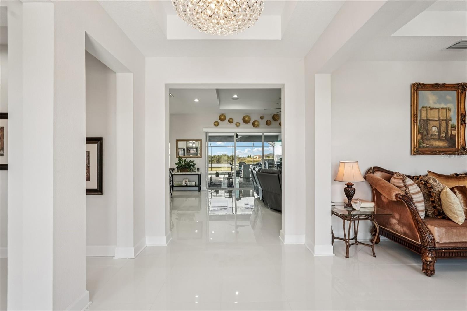 Listing photo id 10 for 5027 Lake Toscana Drive