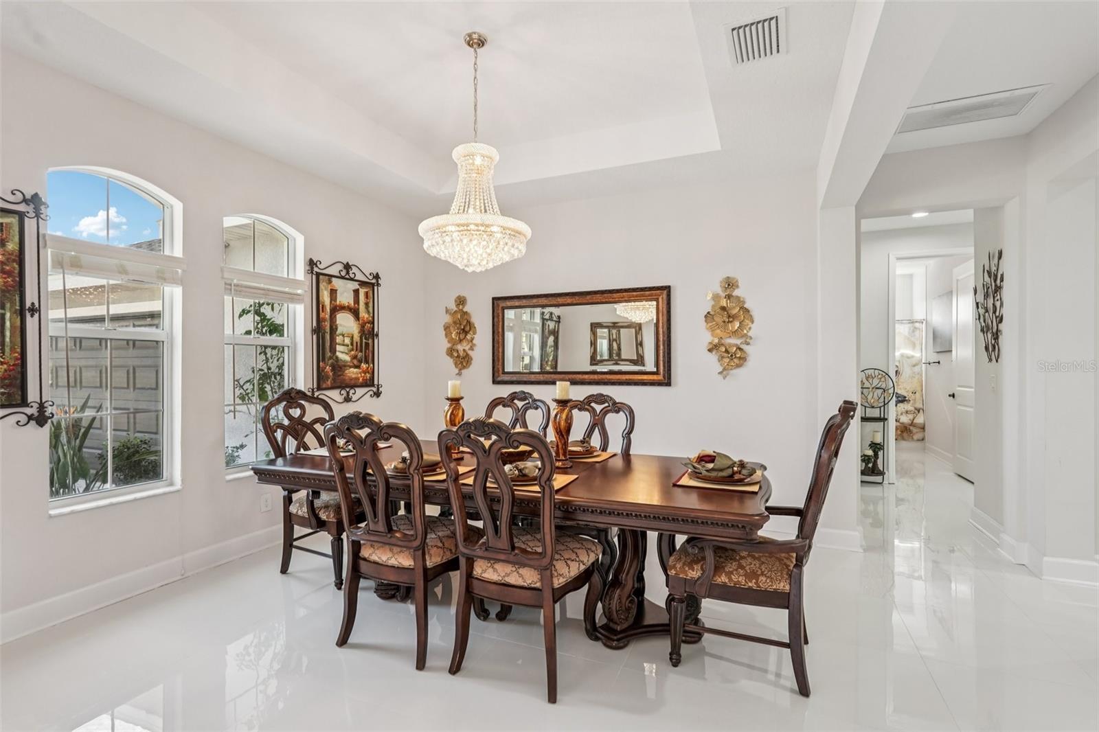 Listing photo id 16 for 5027 Lake Toscana Drive