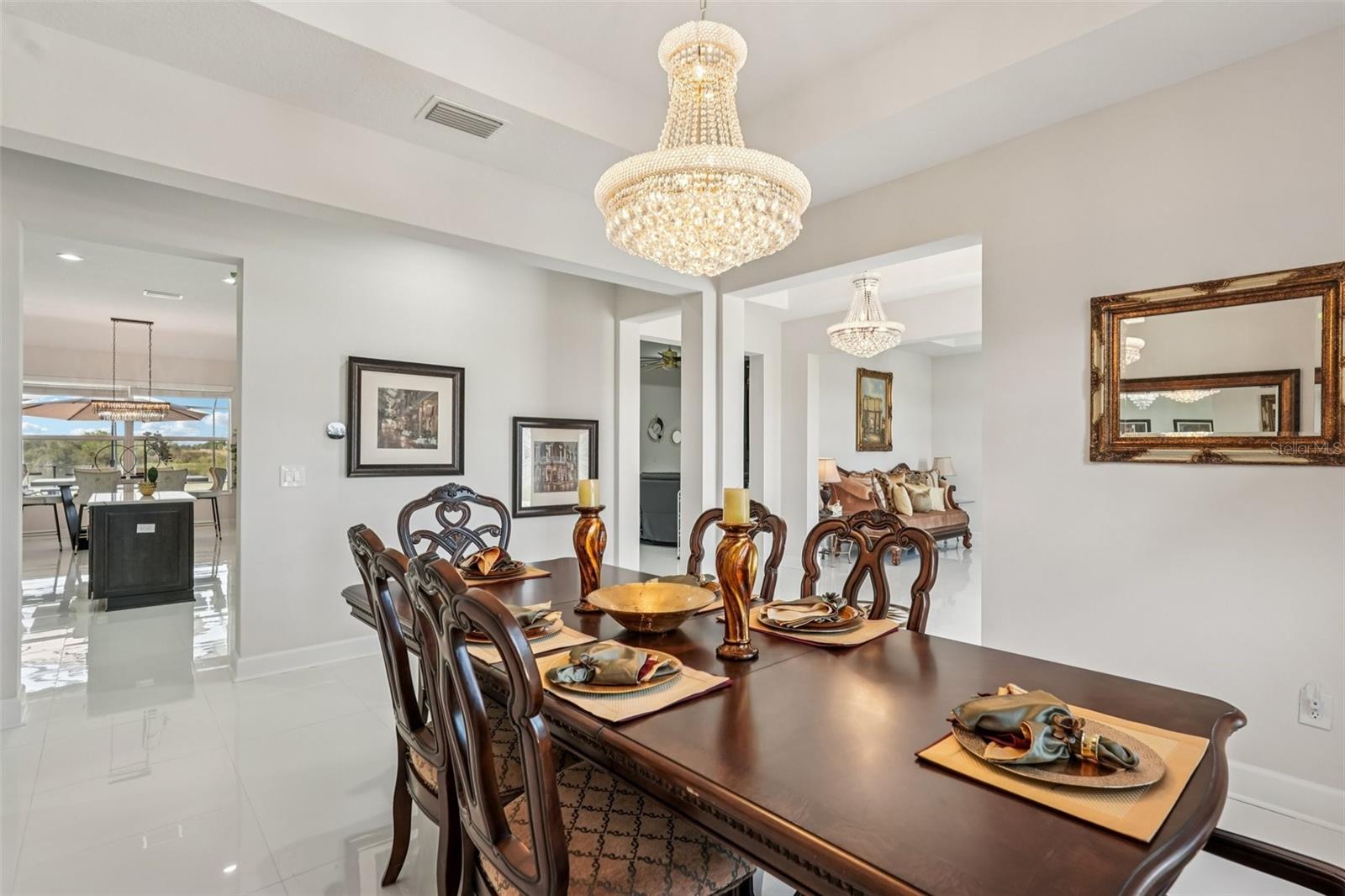 Listing photo id 18 for 5027 Lake Toscana Drive