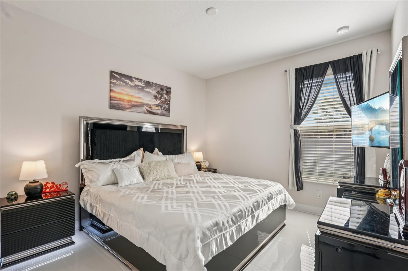 Listing photo id 26 for 5027 Lake Toscana Drive