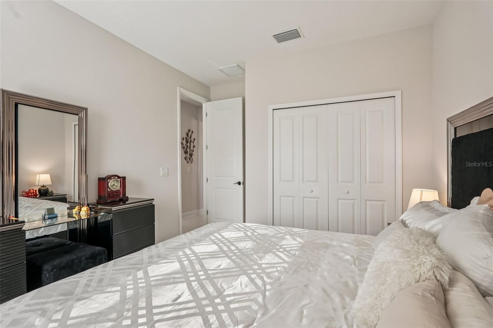 Listing photo id 27 for 5027 Lake Toscana Drive