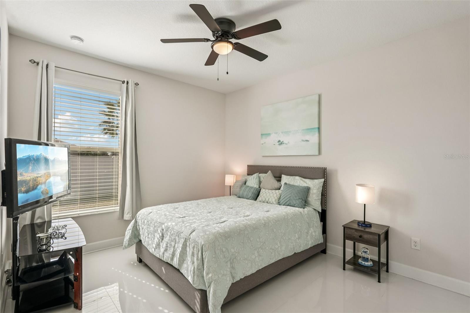 Listing photo id 28 for 5027 Lake Toscana Drive