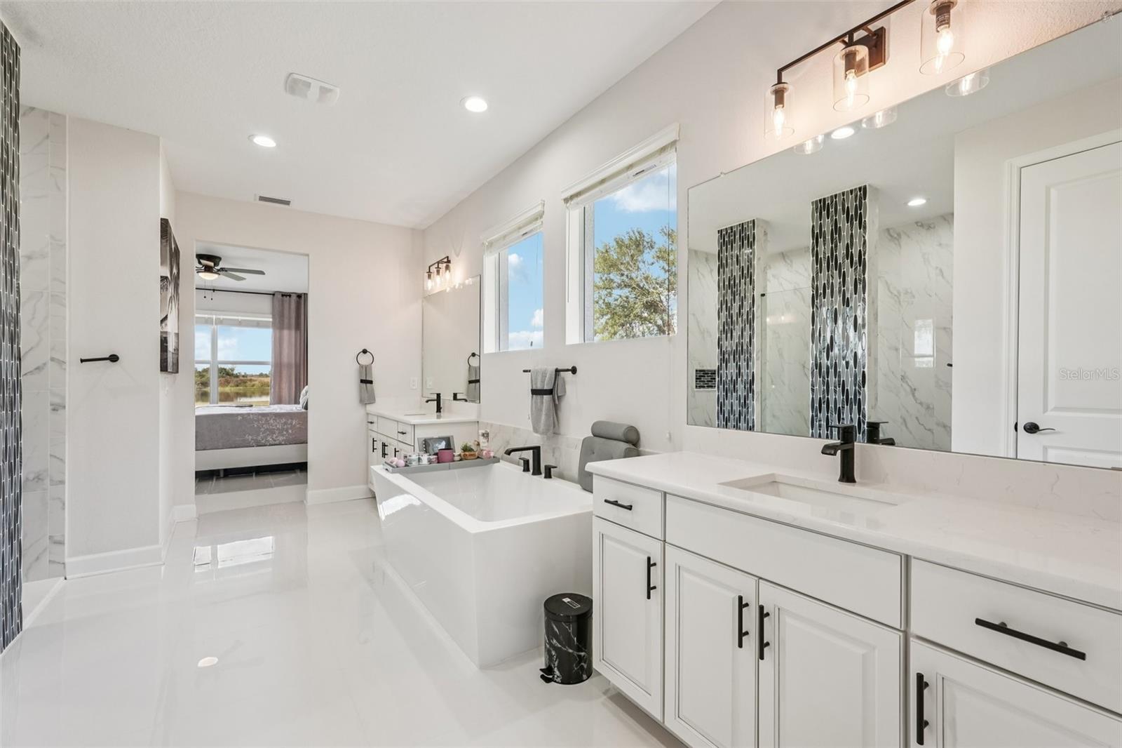 Listing photo id 38 for 5027 Lake Toscana Drive