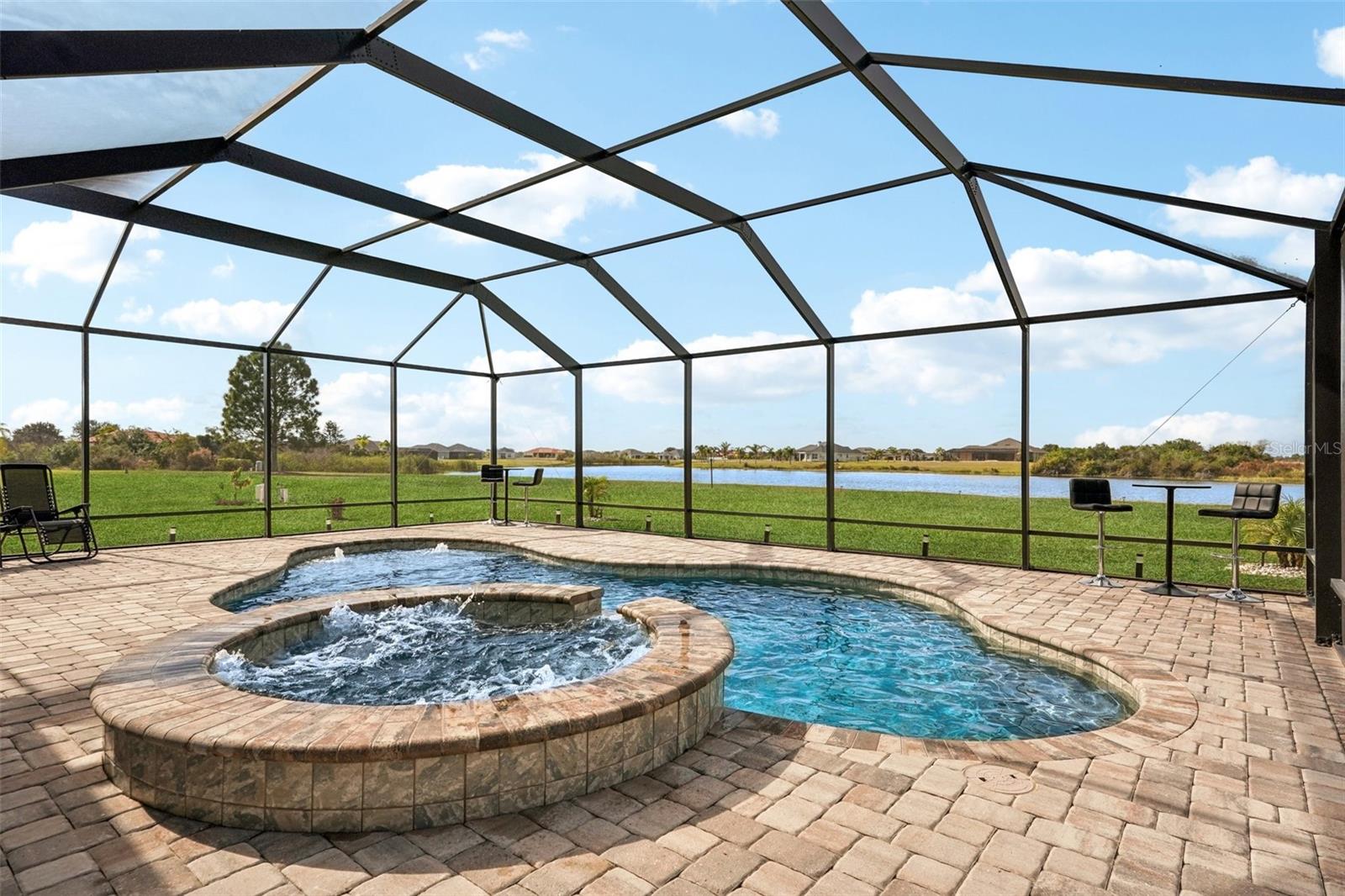 Listing photo id 3 for 5027 Lake Toscana Drive