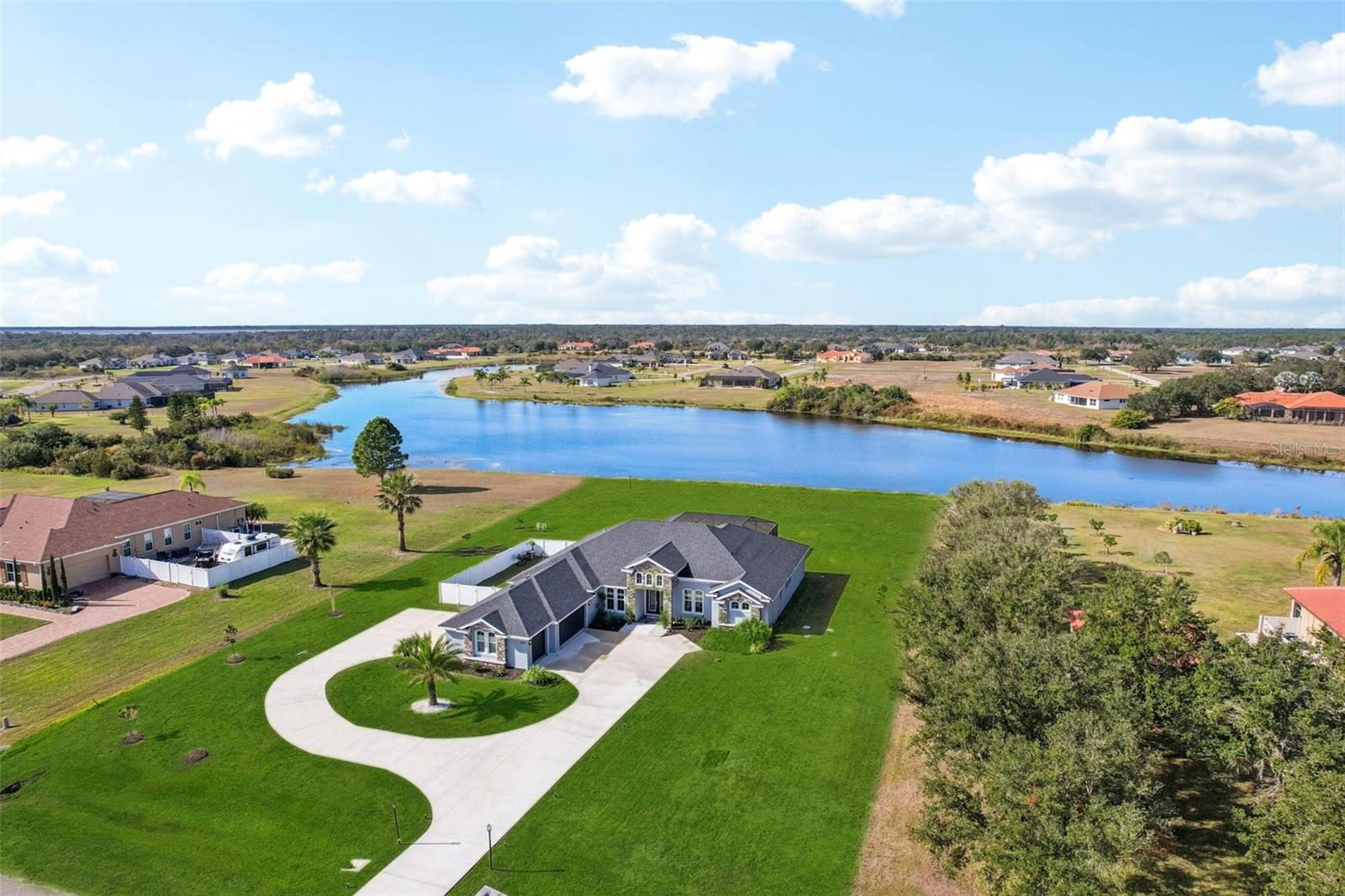 Listing photo id 73 for 5027 Lake Toscana Drive