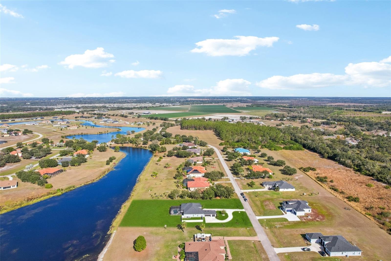 Listing photo id 79 for 5027 Lake Toscana Drive