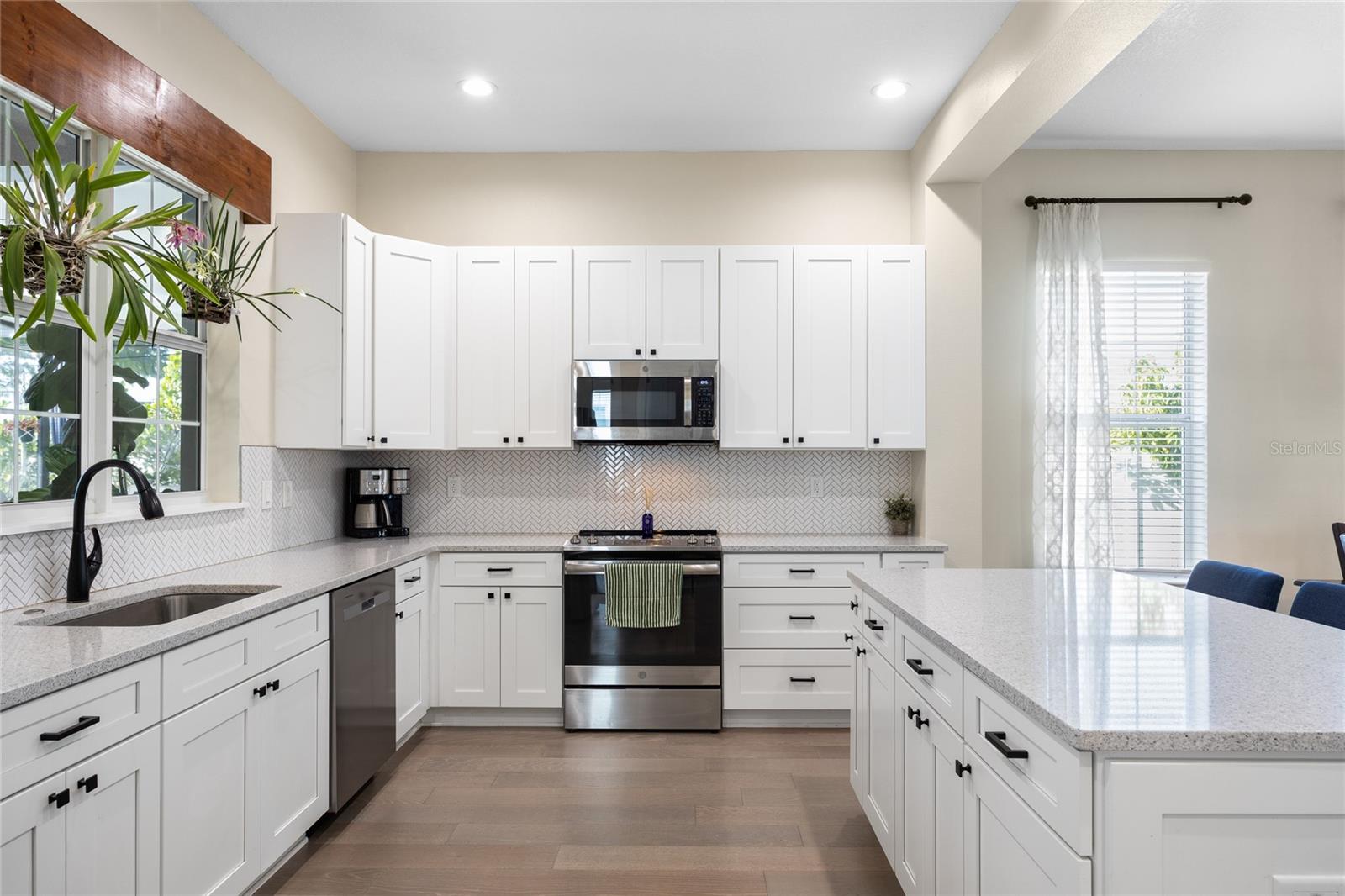 Image 10 of 42 For 1854 13th Avenue N