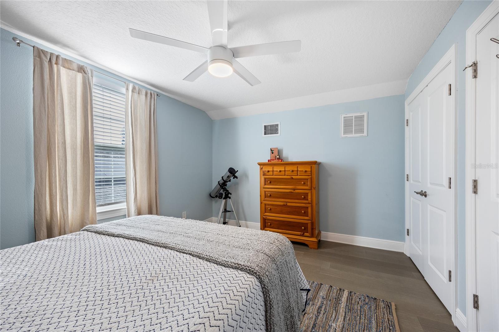 Image 28 of 42 For 1854 13th Avenue N