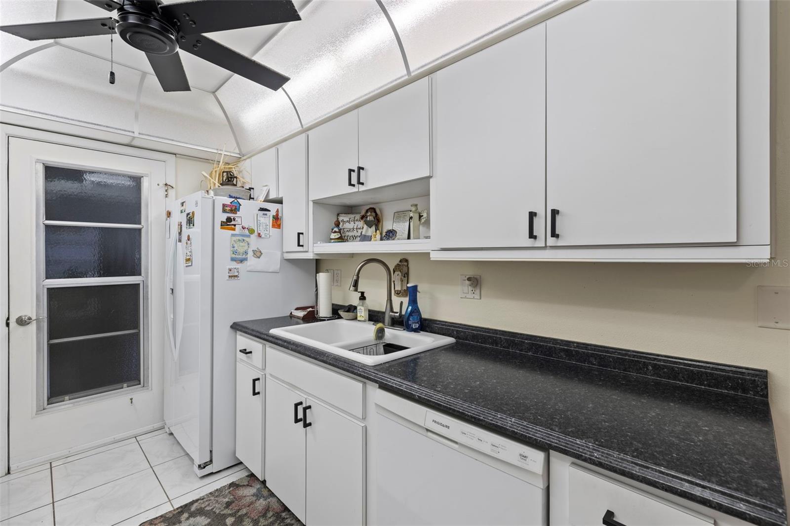 Image 15 of 42 For 2735 Sherbrooke Lane D