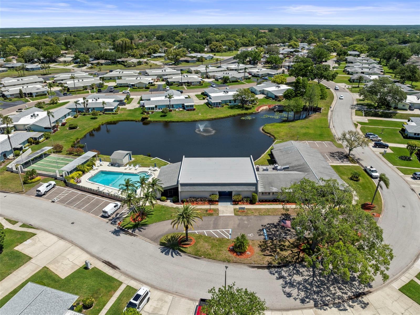 Image 24 of 42 For 2735 Sherbrooke Lane D