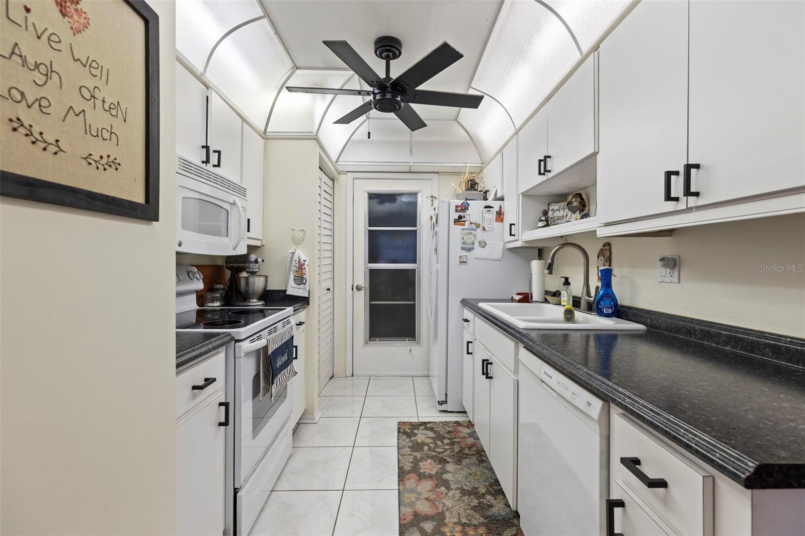 Image 6 of 42 For 2735 Sherbrooke Lane D