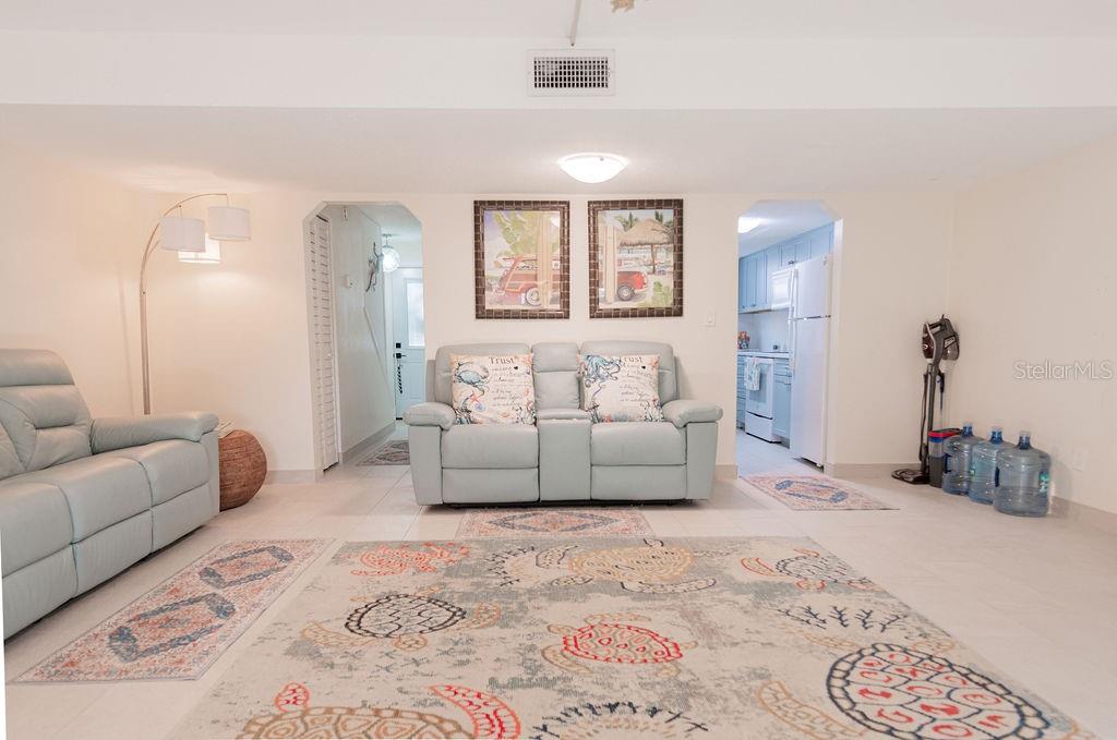 Image 3 of 53 For 2250 Palmetto Avenue 220