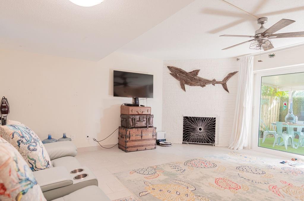 Image 4 of 53 For 2250 Palmetto Avenue 220