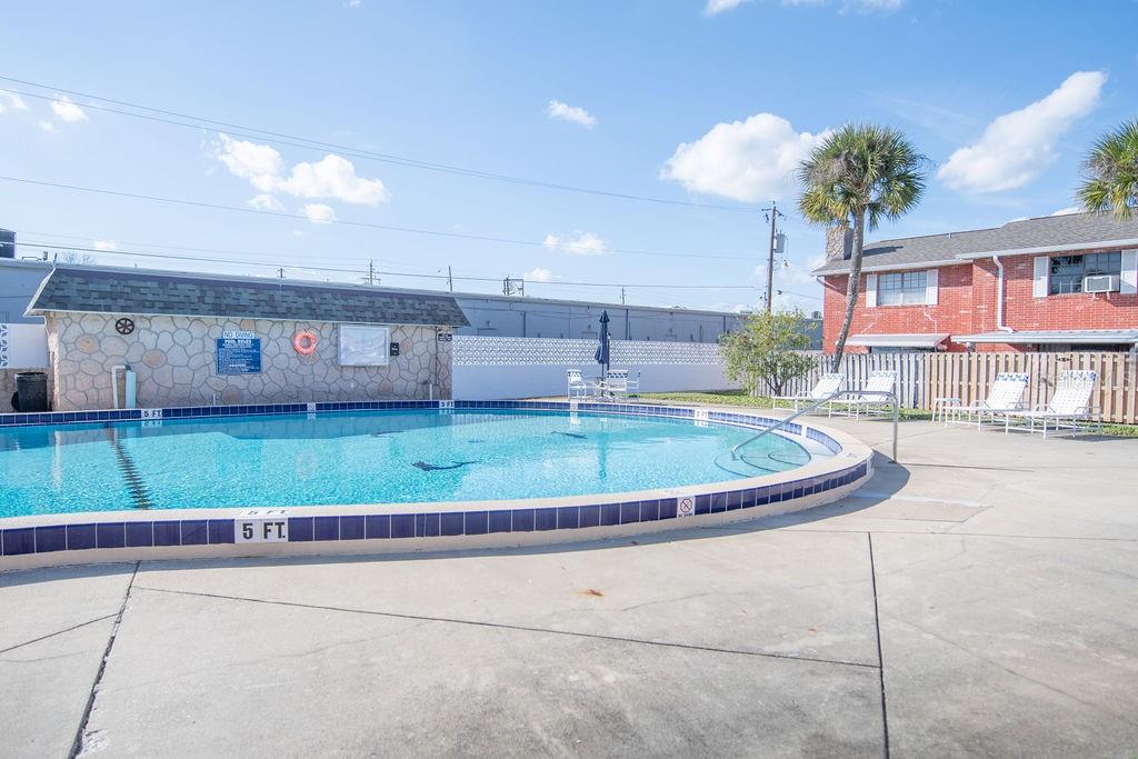 Image 43 of 53 For 2250 Palmetto Avenue 220