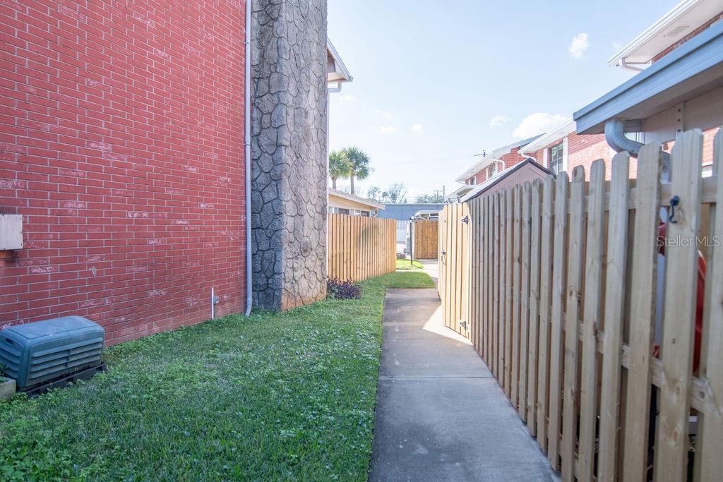 Image 46 of 53 For 2250 Palmetto Avenue 220