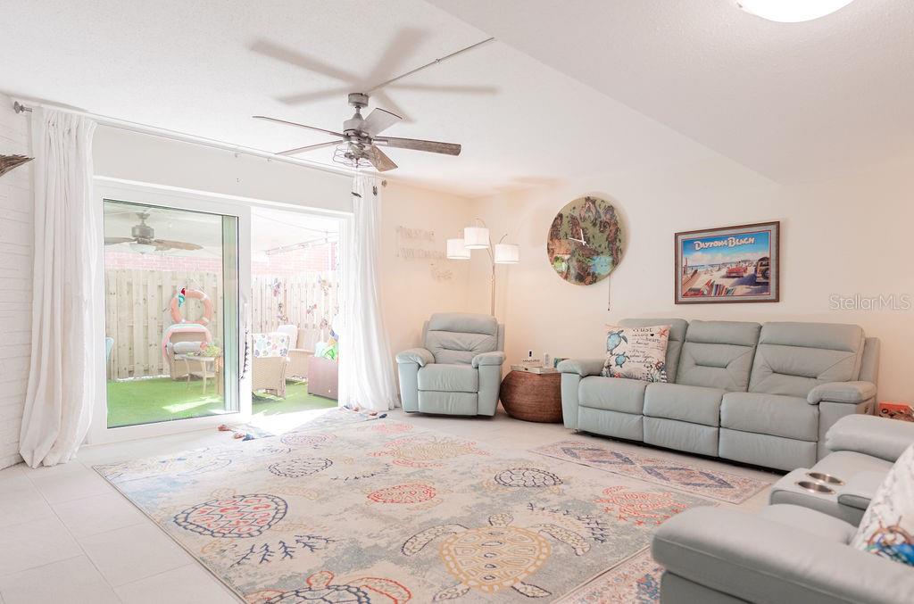 Image 6 of 53 For 2250 Palmetto Avenue 220