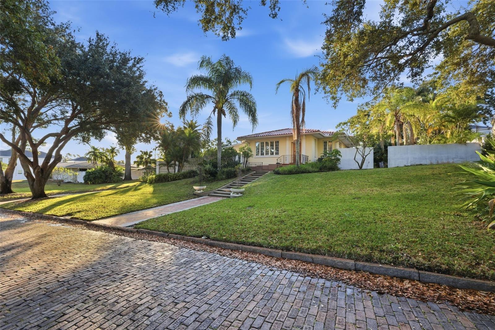 Image 6 of 9 For 720 35th Avenue N