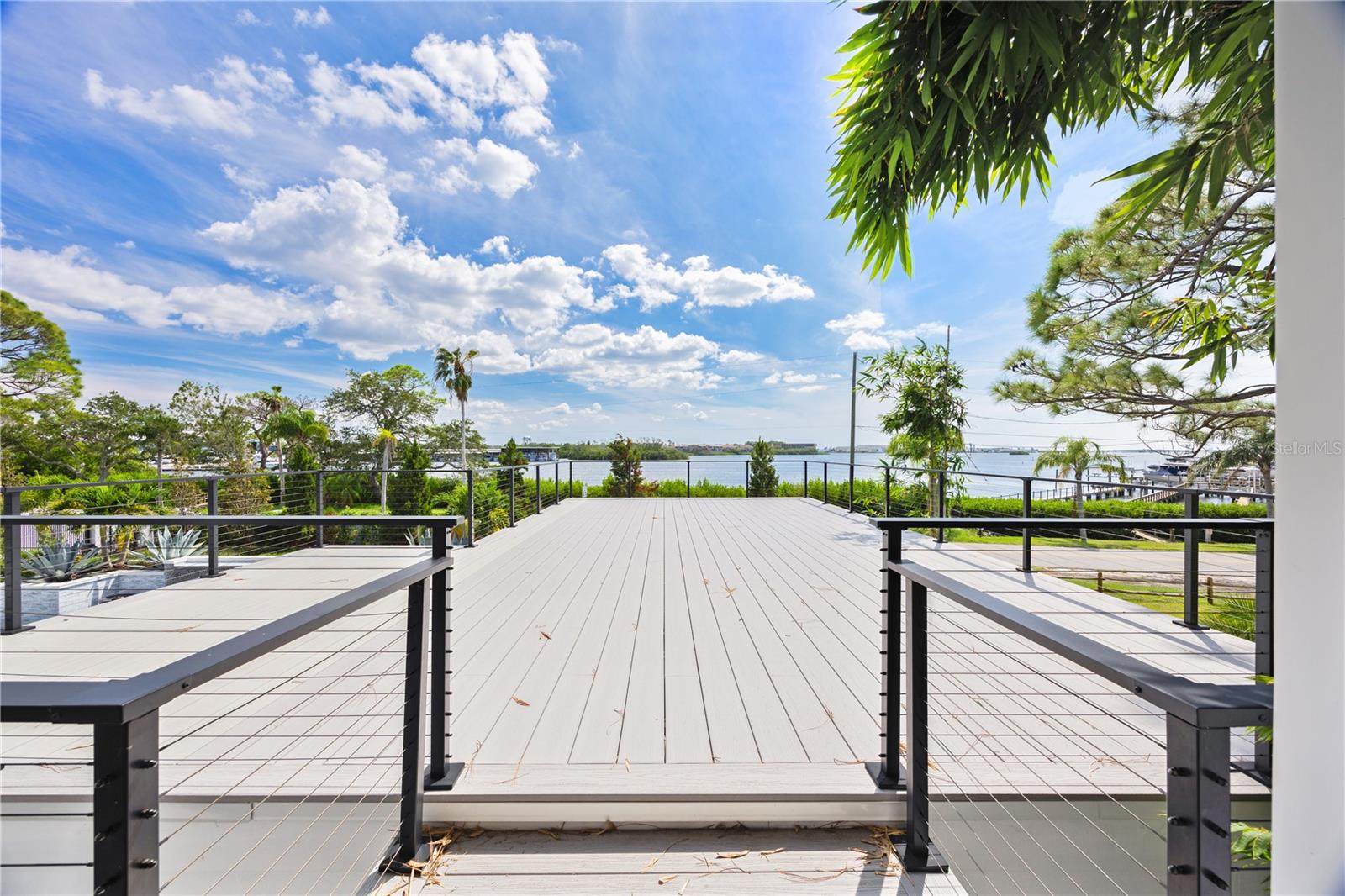 Listing photo id 10 for 80 Shore Drive