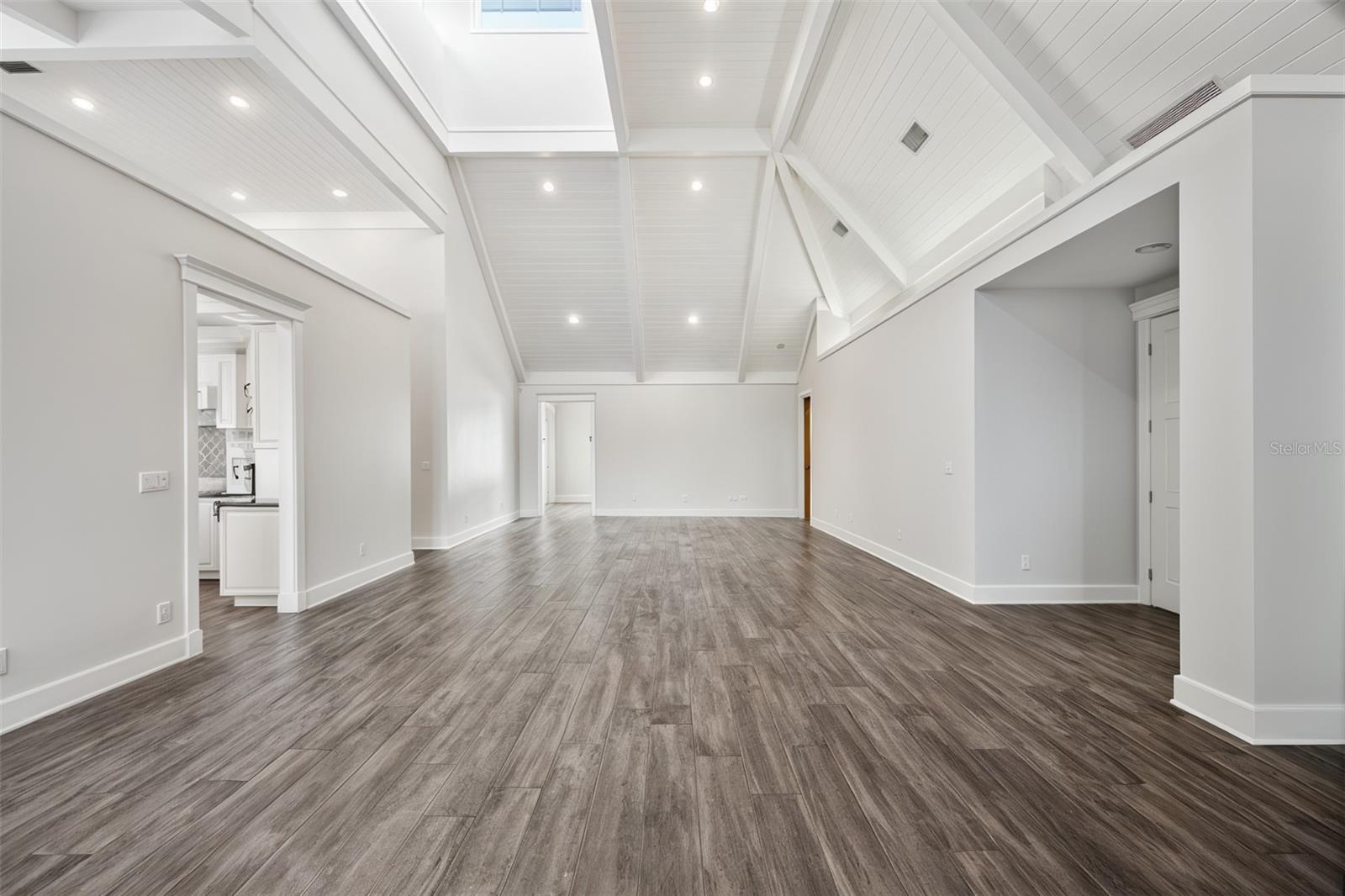 Listing photo id 11 for 80 Shore Drive